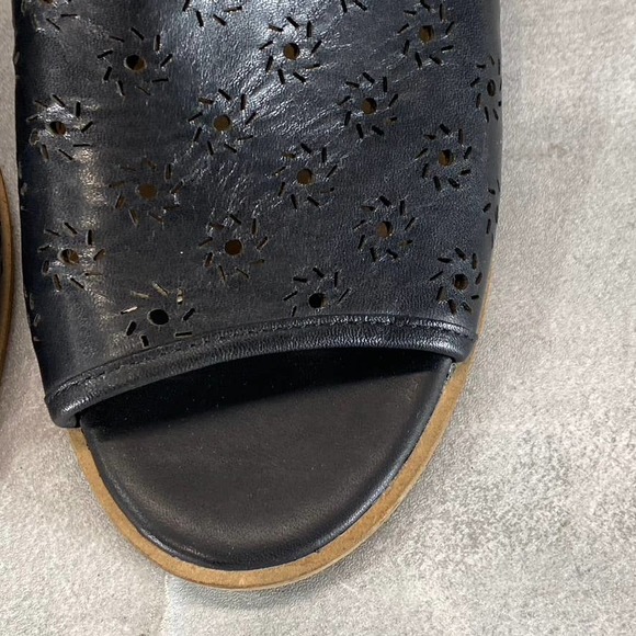 Jack Rogers Women's Black Leather Ronnie Perforated Peep-Toe Sandals SZ 9 - Picture 5 of 10